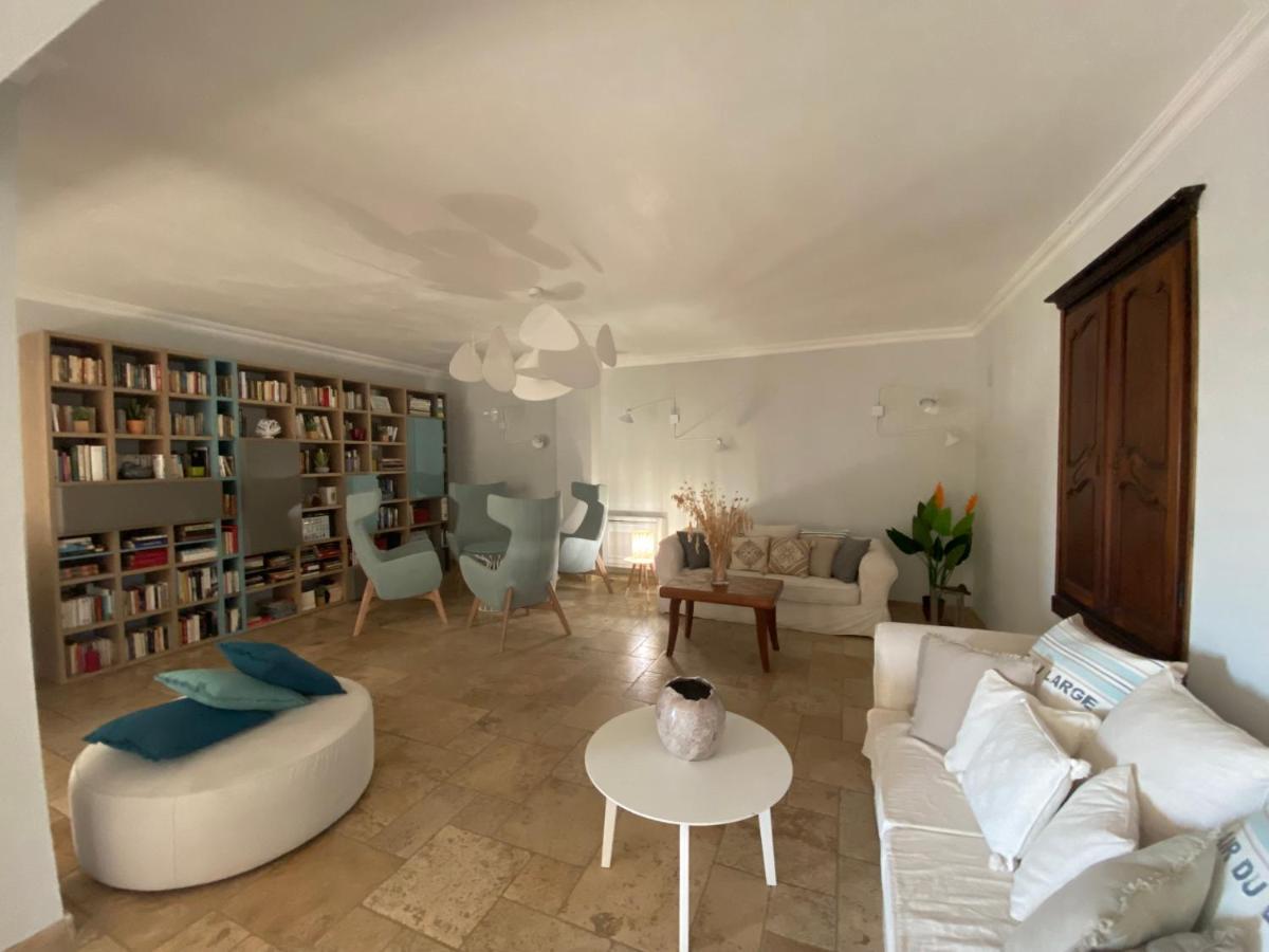 Hotel La Lagune Лучиана Екстериор снимка